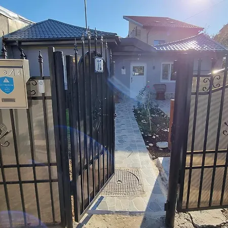 Villa The Purple House-villa In Bucarest