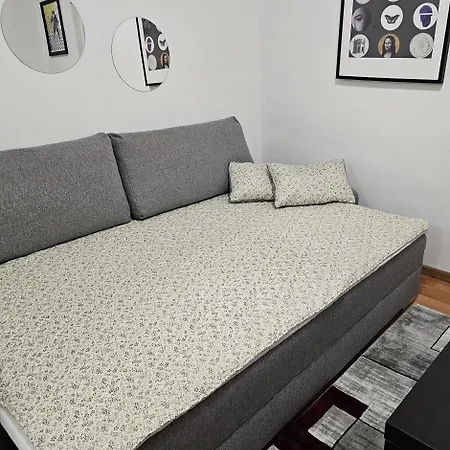 Villa The Purple House-villa In Bucarest